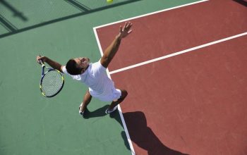 apprendre à bien servir au tennis : des aces à tous les coups !